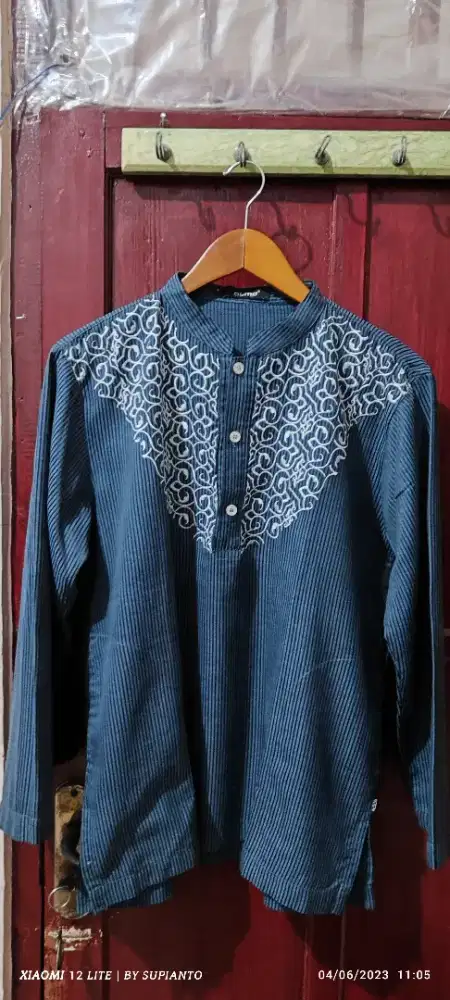 Baju koko warna navy  merk ALMA size M