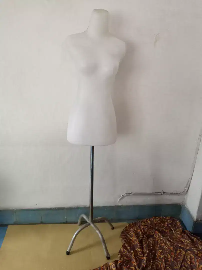 Patung baju wanita dijual cepat