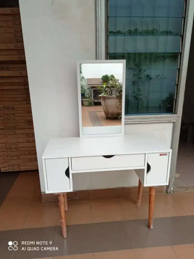 Meja Rias Minimalis / Tolet Minimalis / Meja Hias Minimalis 38