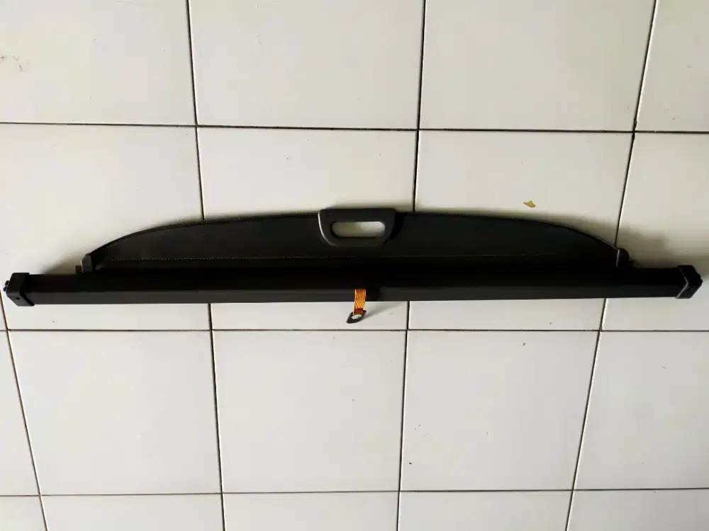 Tutup bagasi KIA Carens 1