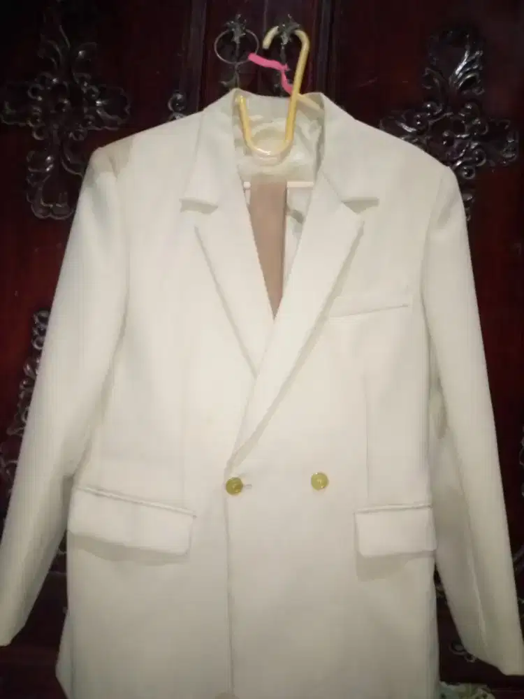 Dijual jas warna cream