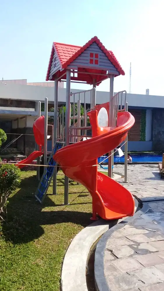Playground outdoor taman anak Surabaya