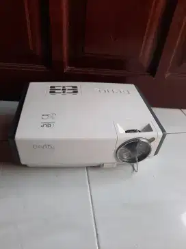 Projector proyektor Benq mp511 plus