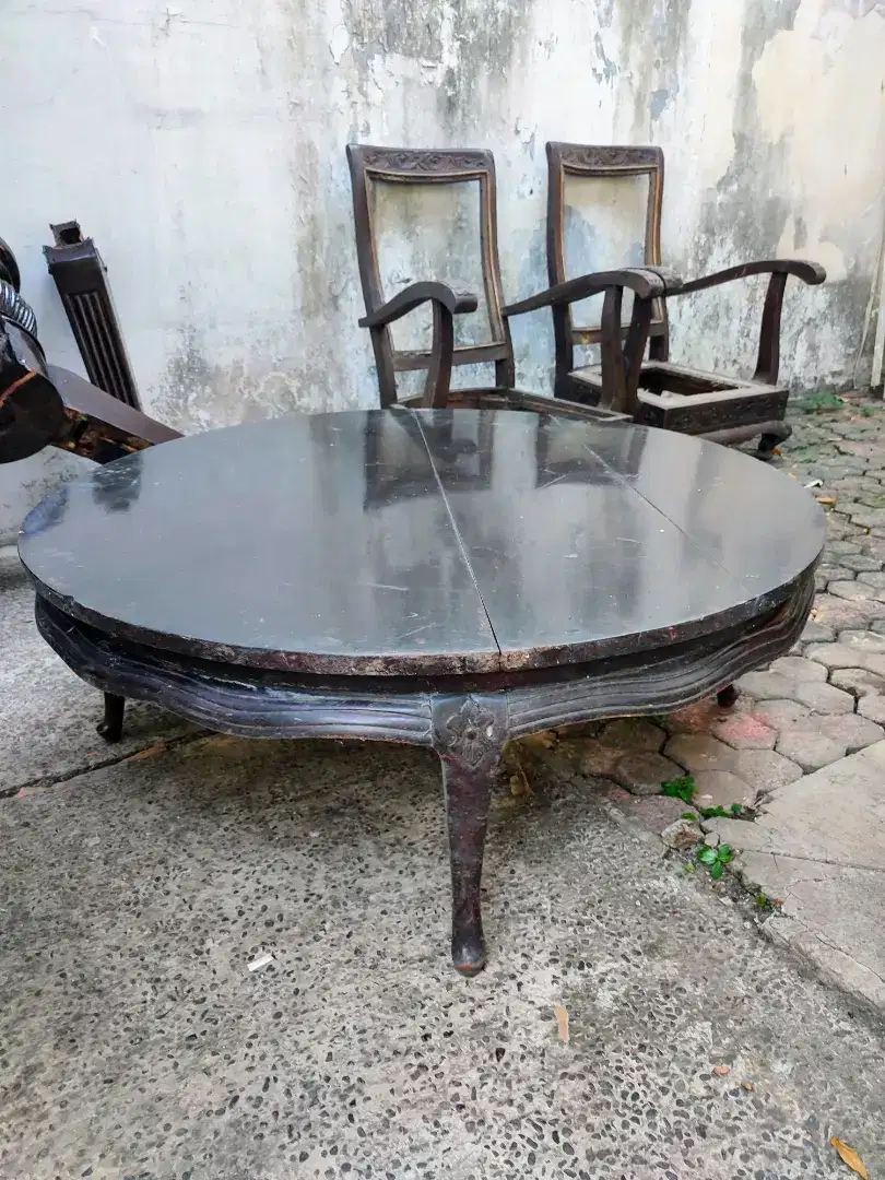 Meja Teh Bundar Antik