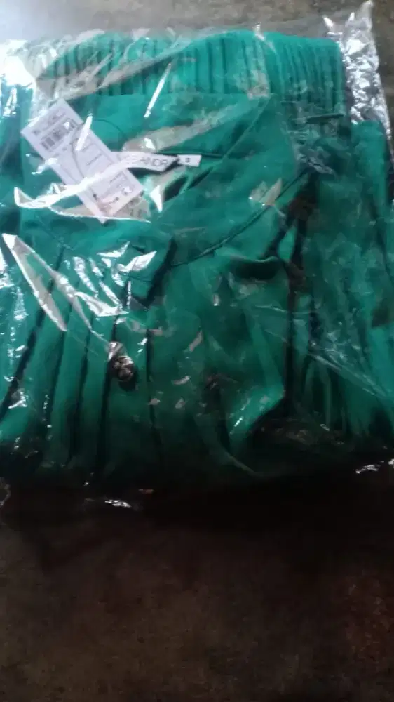 Pakaian branded import cocok buat jual lagi, jika minat hubungi via wa