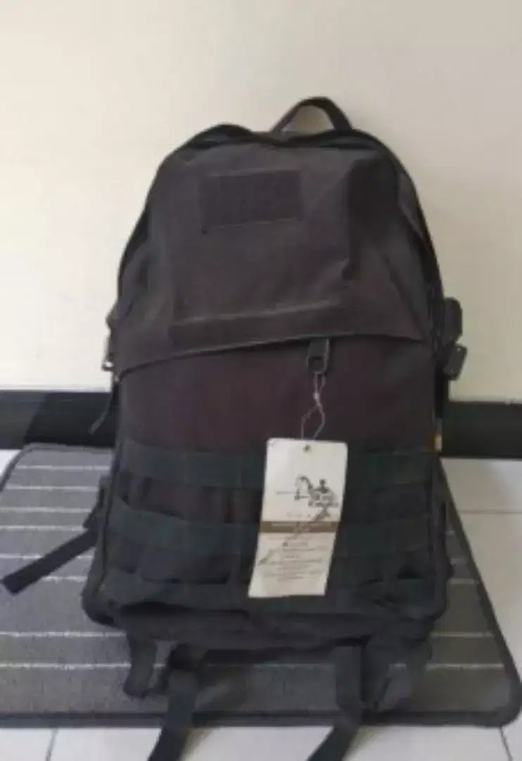 Tas ransel hitam