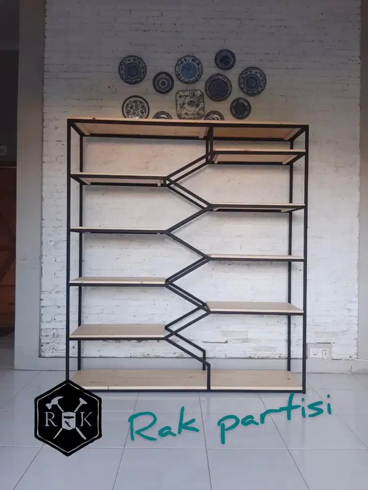 Rak partisi rangka besi