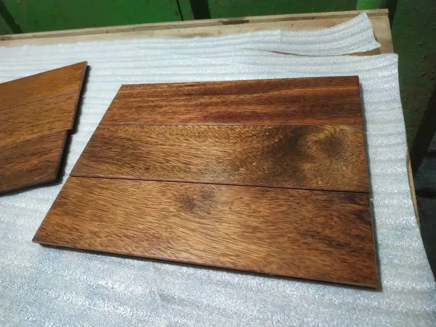 Lantai Parket UV Coating Istimewa