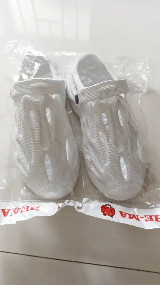 Sandal sepatu karet baru (salah uk. 41)