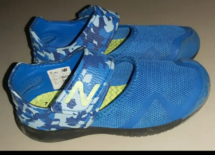 Sepatu anak new balance