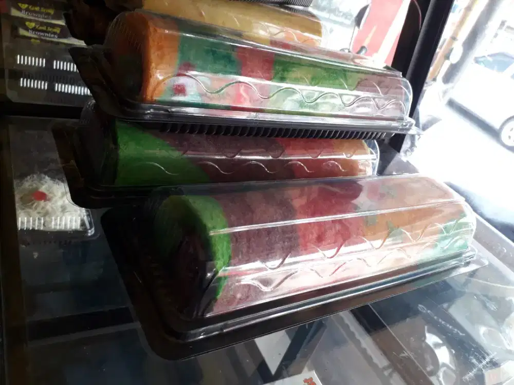 bolu gulung pelangi rainbow roll cake rasa enak Rp 100.500