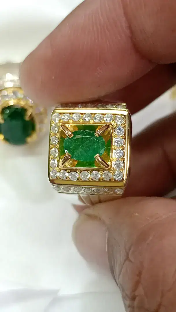 Cincin zamrud iket perak