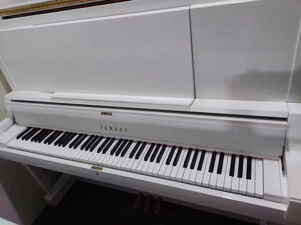 Piano Yamaha type W (white)