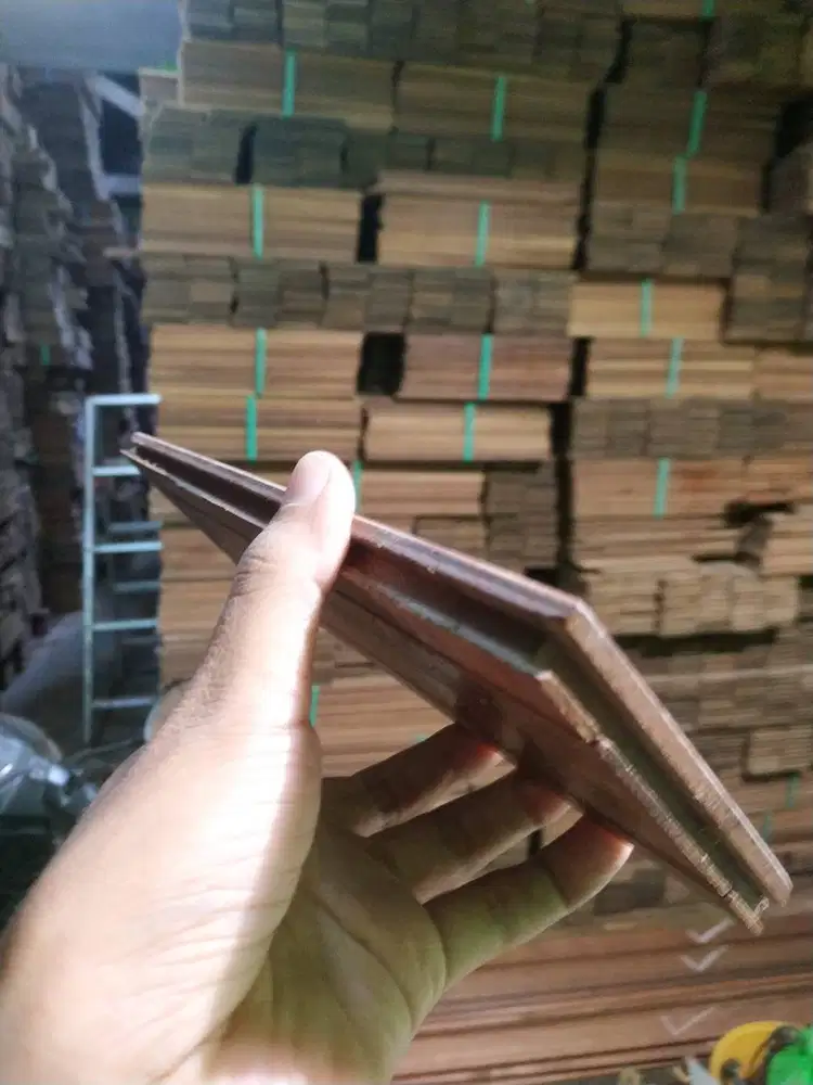 Lantai Kayu UV Coating Istimewa