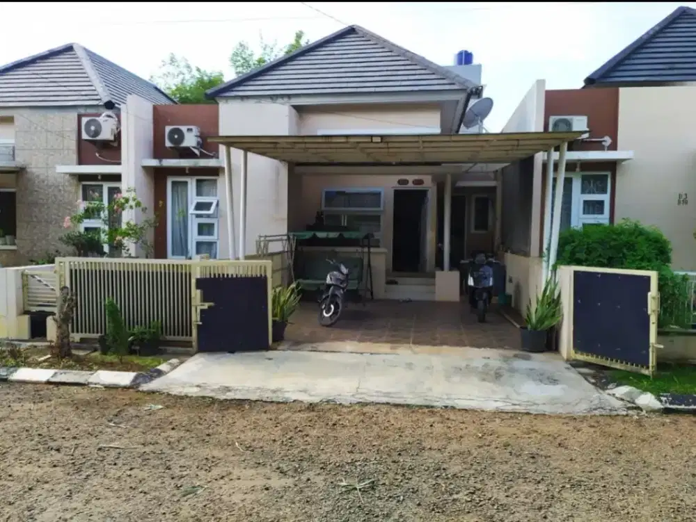 Dijual rumah di Casa Bella Depok, SHM, LT/LB:135 m2/250 m2. NEGOTIABLE