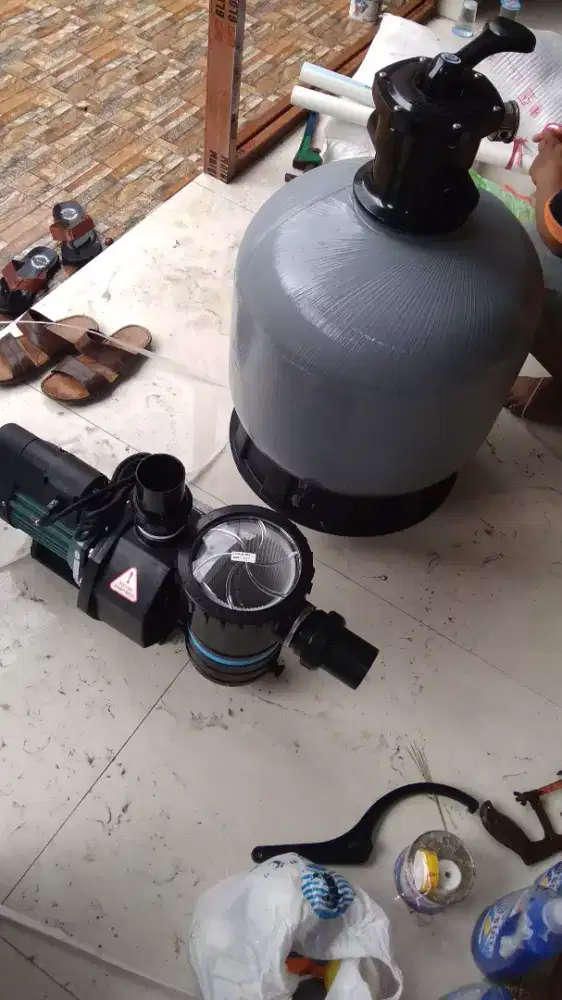 Alat mesin kolam renang