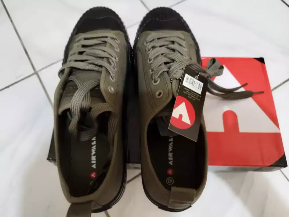 Airwalk sepatu casual fashion sport pria 42 43 warna olive green