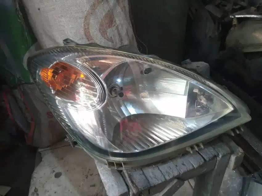 Lampu depan avanza / xenia