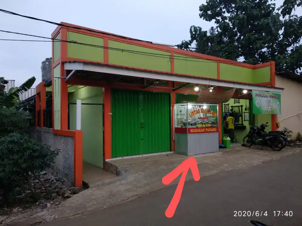 Kios 2 petak ditengah pemukiman padat penduduk