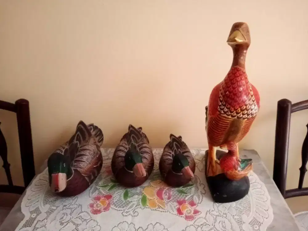 Patung kayu Bebek Bali