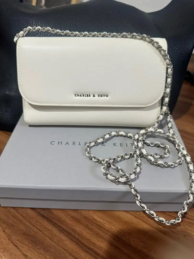 Dompet charles & keith ori warna putih gading