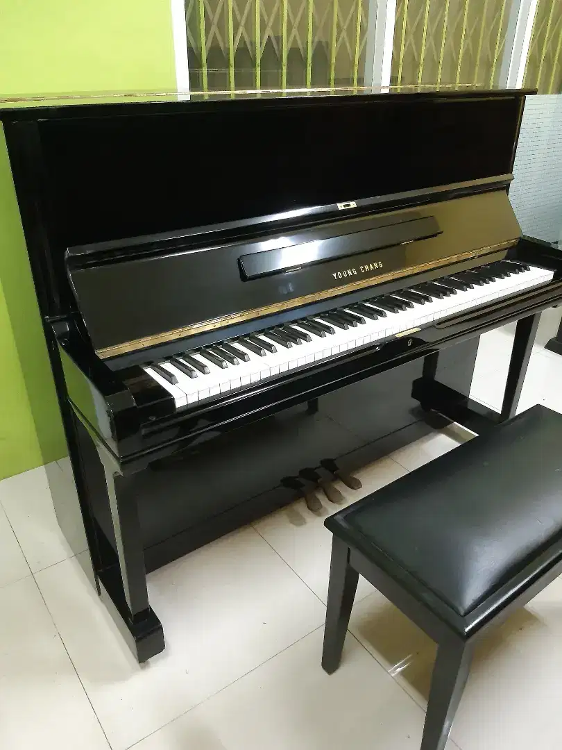 Piano YOUNG CHANG HITAM MULUS