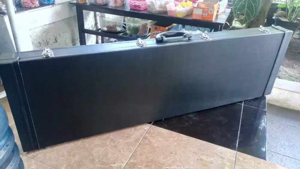 Open order custom hardcase bass