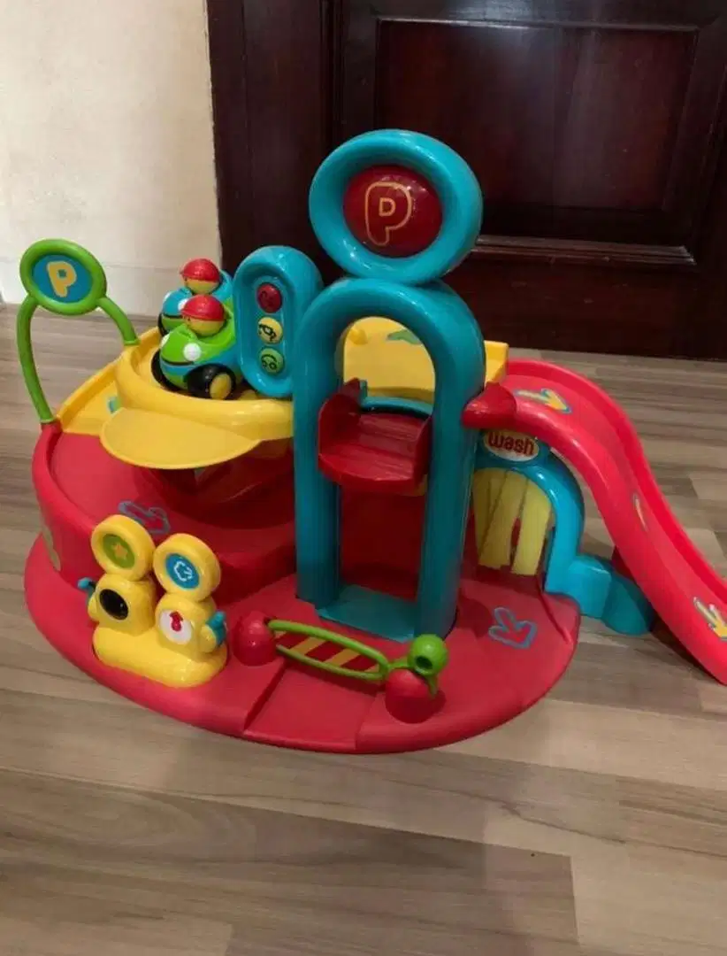 Preloved elc whizz world lights and sounds garage