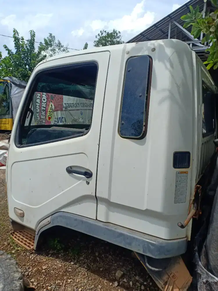 Kabin Mitsubishi Fuso Fighter FN62