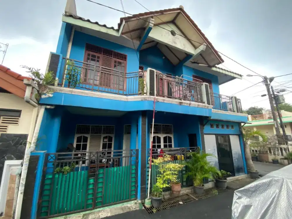 Rumah 2 lantai lokasi Sangat strategis untuk kost2an Layak Huni