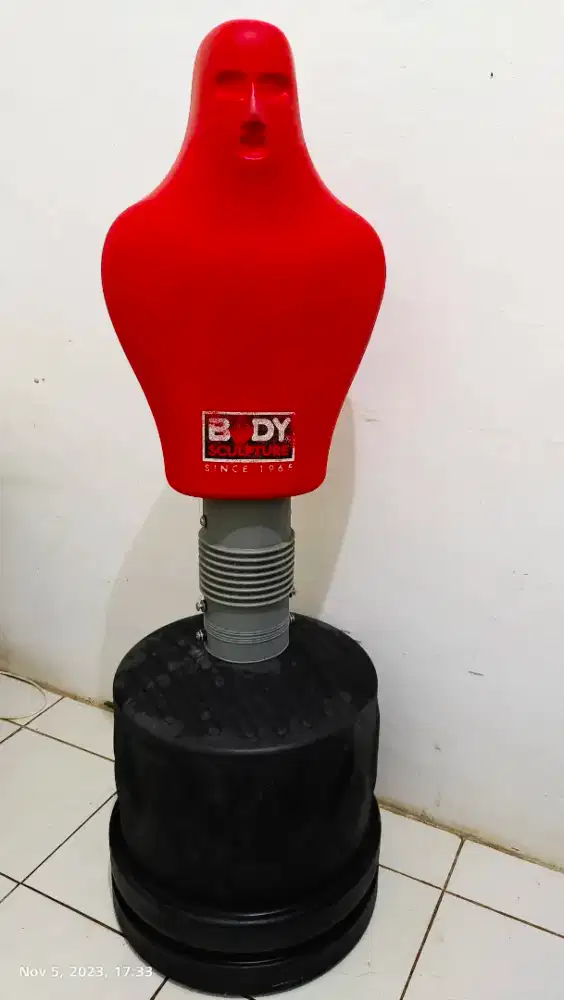 Samsak Tinju Berdiri