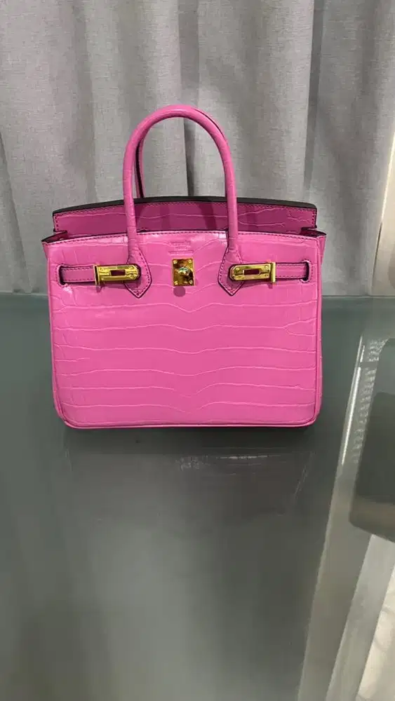 BRAND NEW VERY BEAUTIFUL PINK BAG