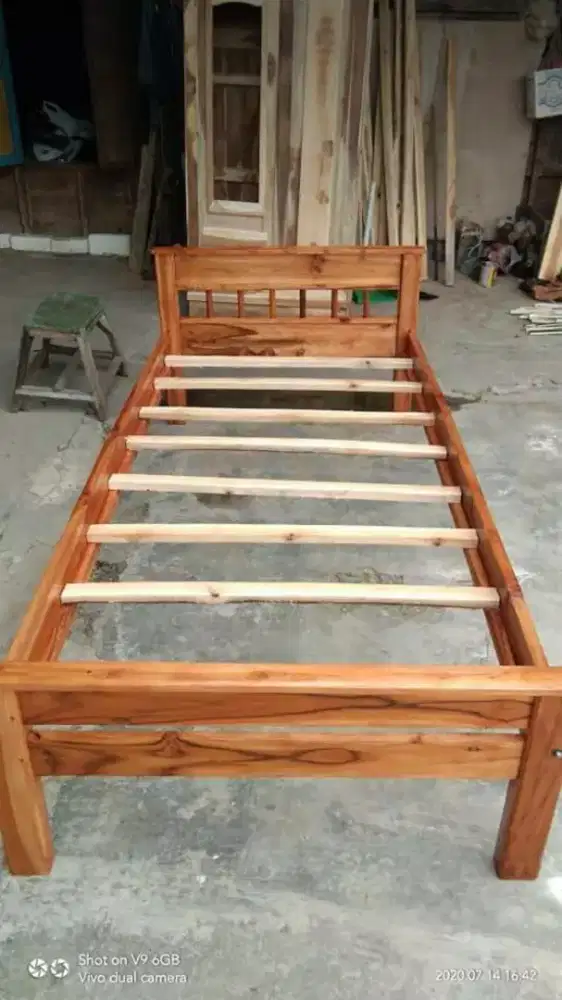 Dipan / ranjang / amben tempat tidur