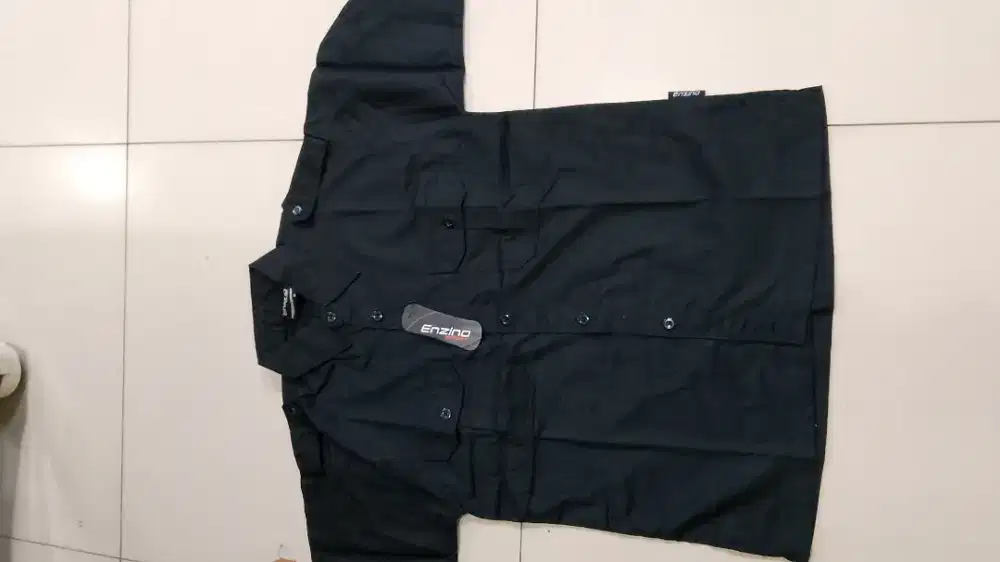 Kemeja hitam kantong 2