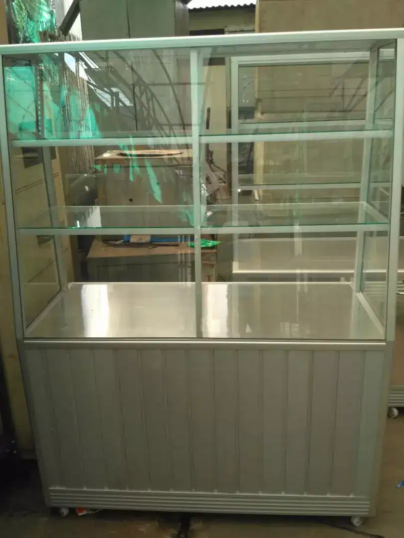 Etalase showcase P.120cm model miring hordeng