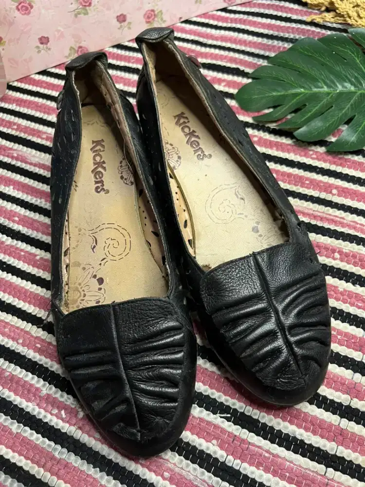 SEPATU KULIT KICKERS