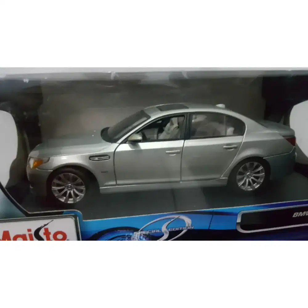 BMW seri 5 by Maisto skala 1/18,ready 2 item