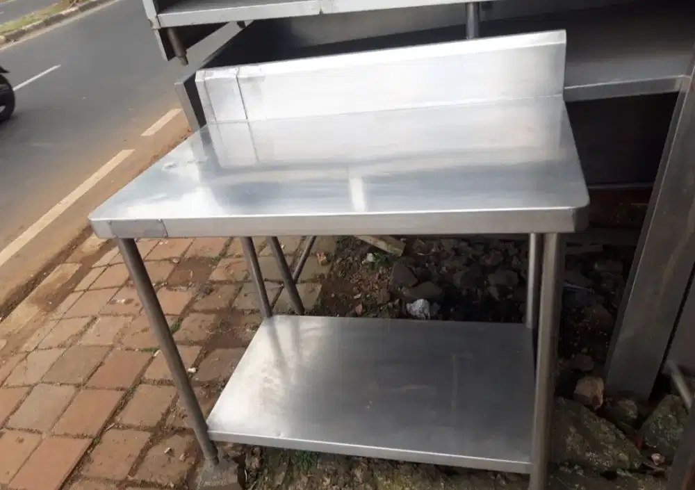 meja stenlis peralatan cafe dan resto