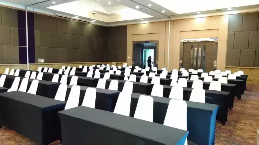 SEWA MEJA KOTAK UNTUK EVENT JABODETABEK