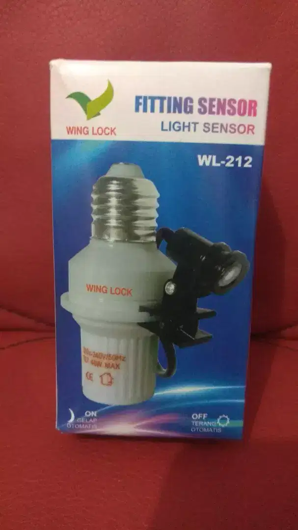 Fitting lampu otomatis sensor cahaya