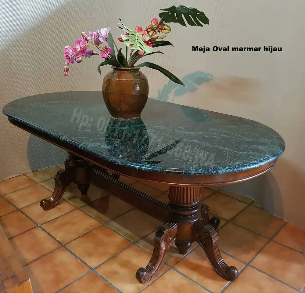Meja makan oval batu hijau langka