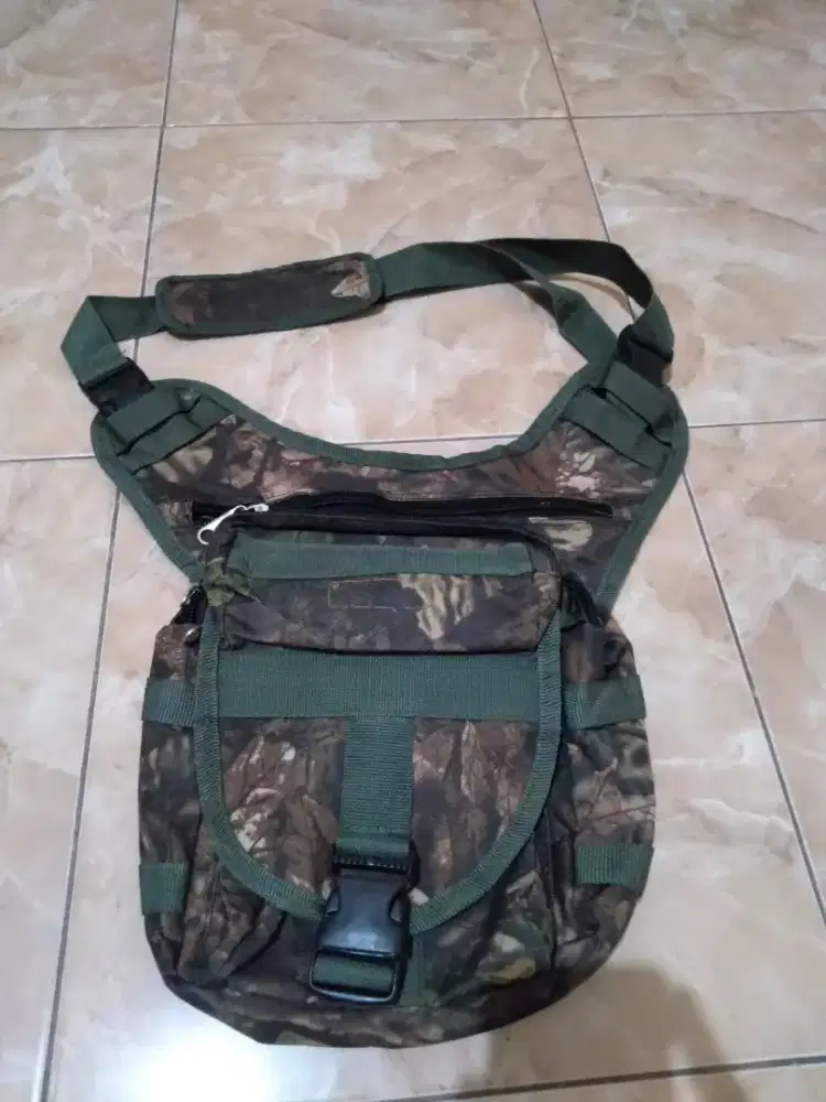 Tas selempang Army jumbo