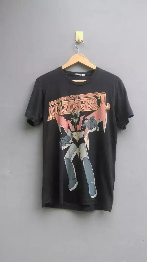 Uniqlo x mazingger z shirt/like new
