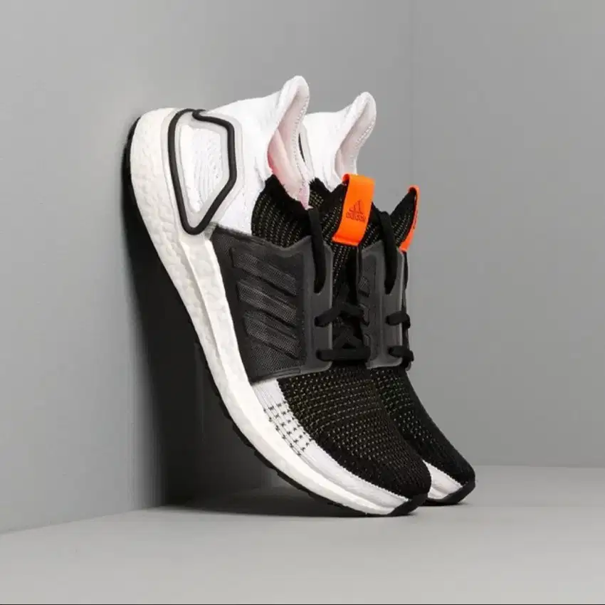 Sepatu Lari Pria Adidas Ultraboost G27132 Ukuran UK 10,5 Original