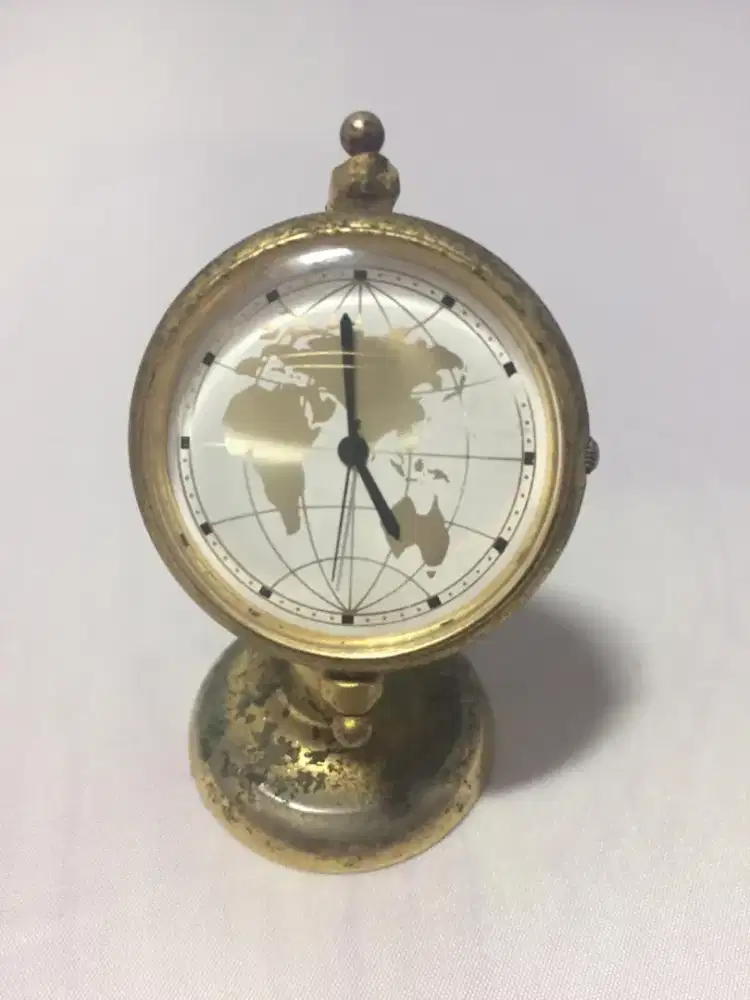 Jam meja Globe miniatur gold