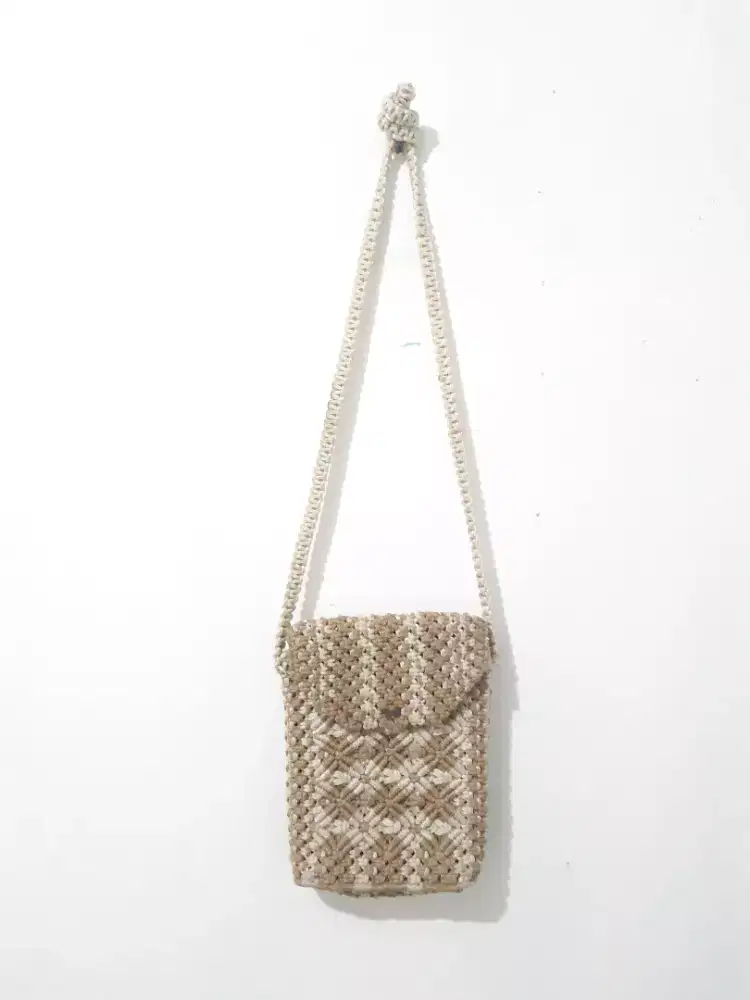 TAS SELEMPANG RAJUT/RAJUTAN KREM