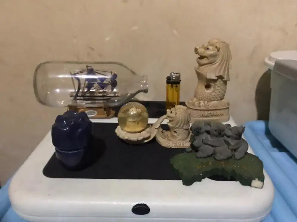 pajangan (barang bekas)