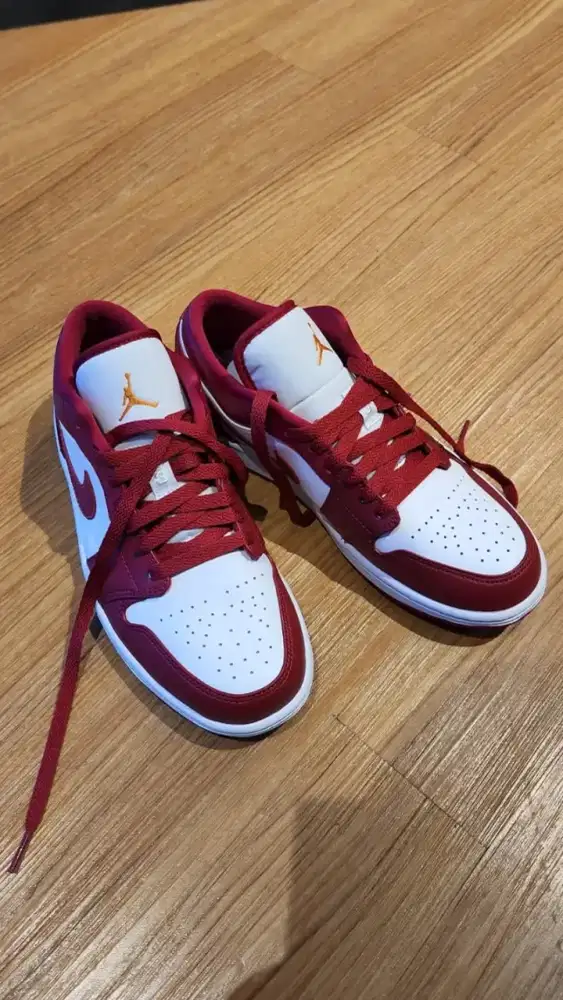 Cadinal red nike jordan size 41