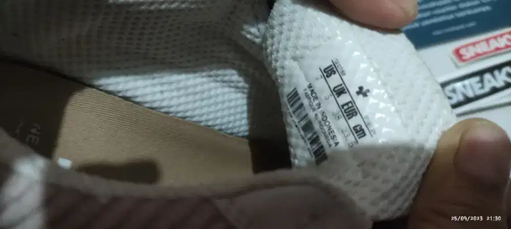 Sneakypair Daisy Series