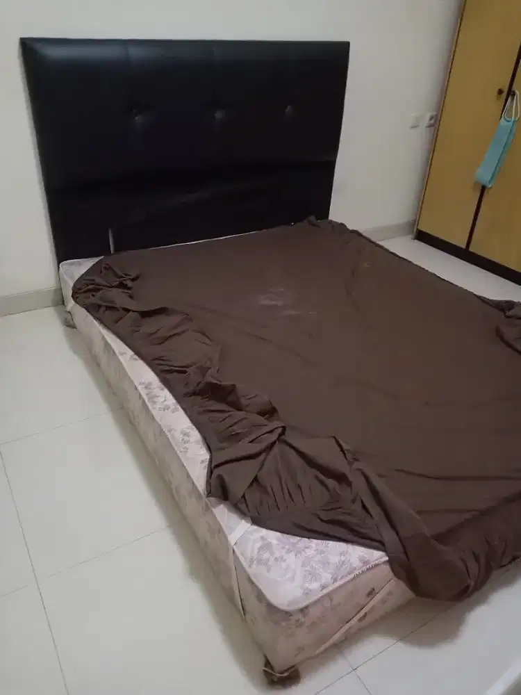 Ranjang ukuran Queen size 200 x 160